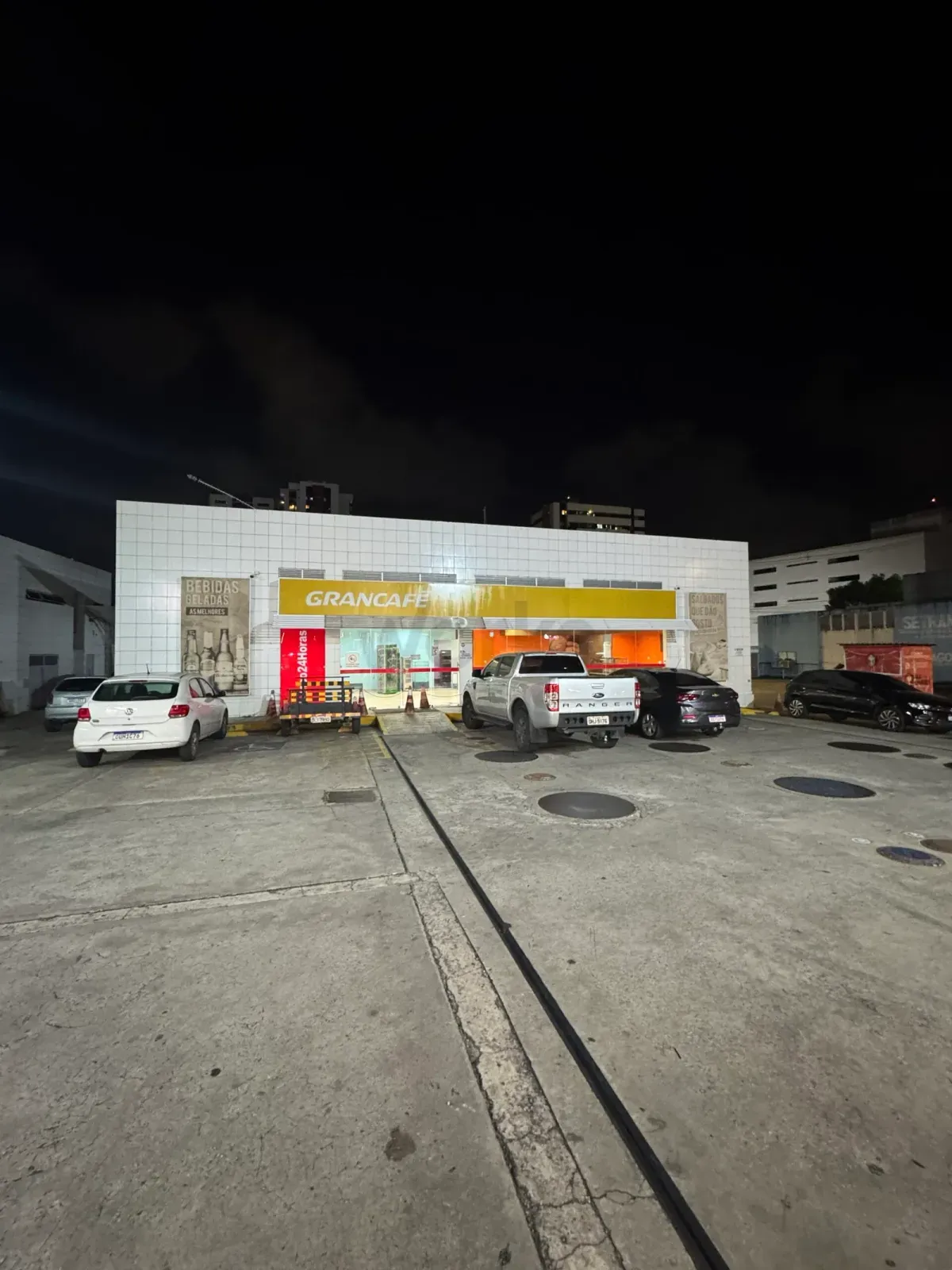 Loja ampla em Posto de Combustíveis de Alto Fluxo - view 1