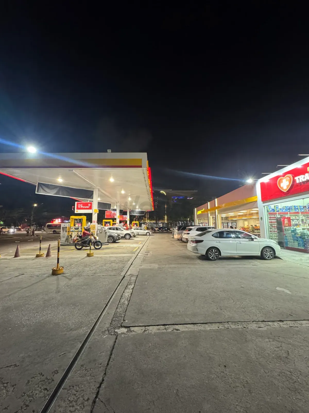 Loja ampla em Posto de Combustíveis de Alto Fluxo - view 2