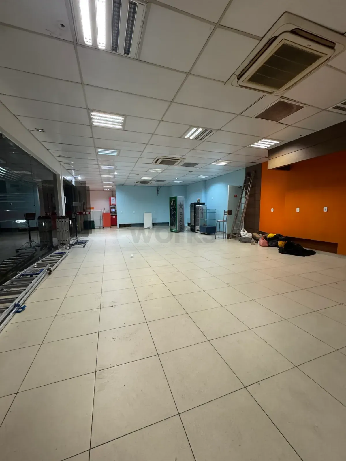 Loja ampla em Posto de Combustíveis de Alto Fluxo - view 3